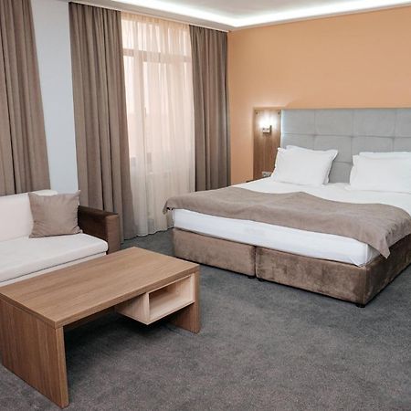 Hotel Tundzha - Renovated! Yambol エクステリア 写真