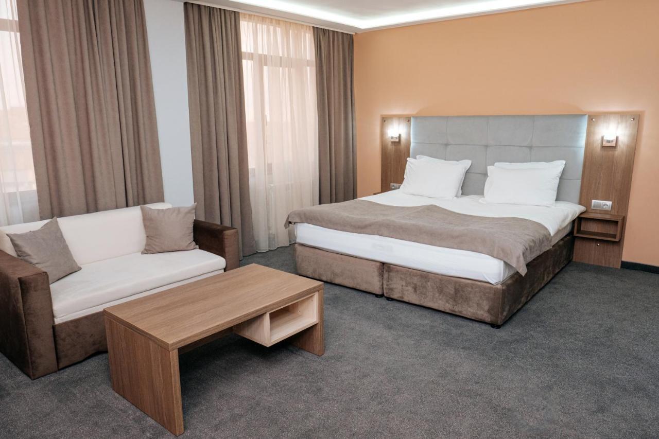 Hotel Tundzha - Renovated! Yambol エクステリア 写真