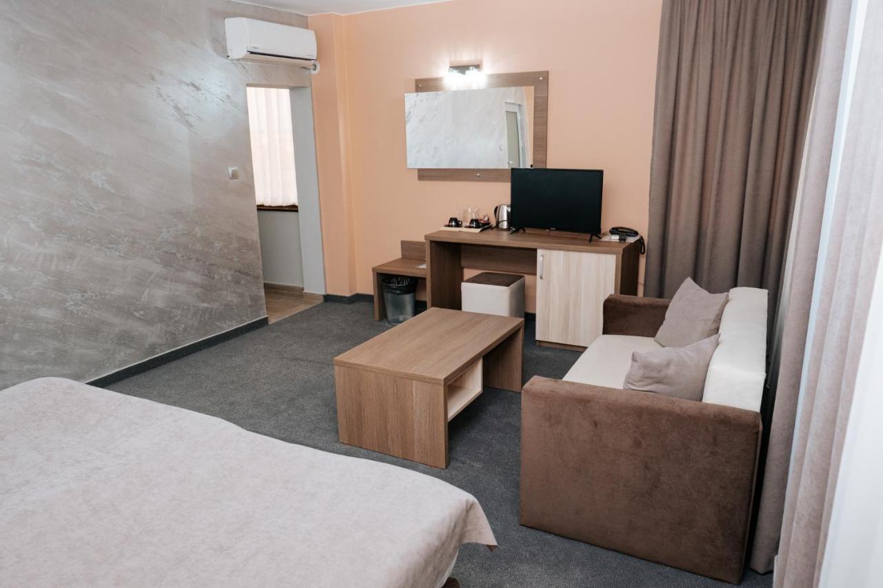 Hotel Tundzha - Renovated! Yambol エクステリア 写真