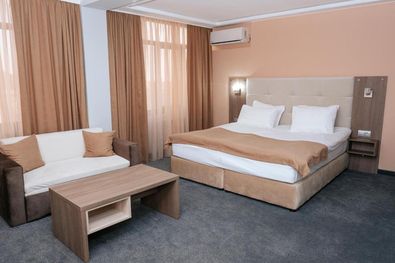 Hotel Tundzha - Renovated! Yambol エクステリア 写真