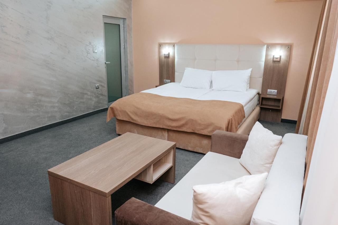 Hotel Tundzha - Renovated! Yambol エクステリア 写真