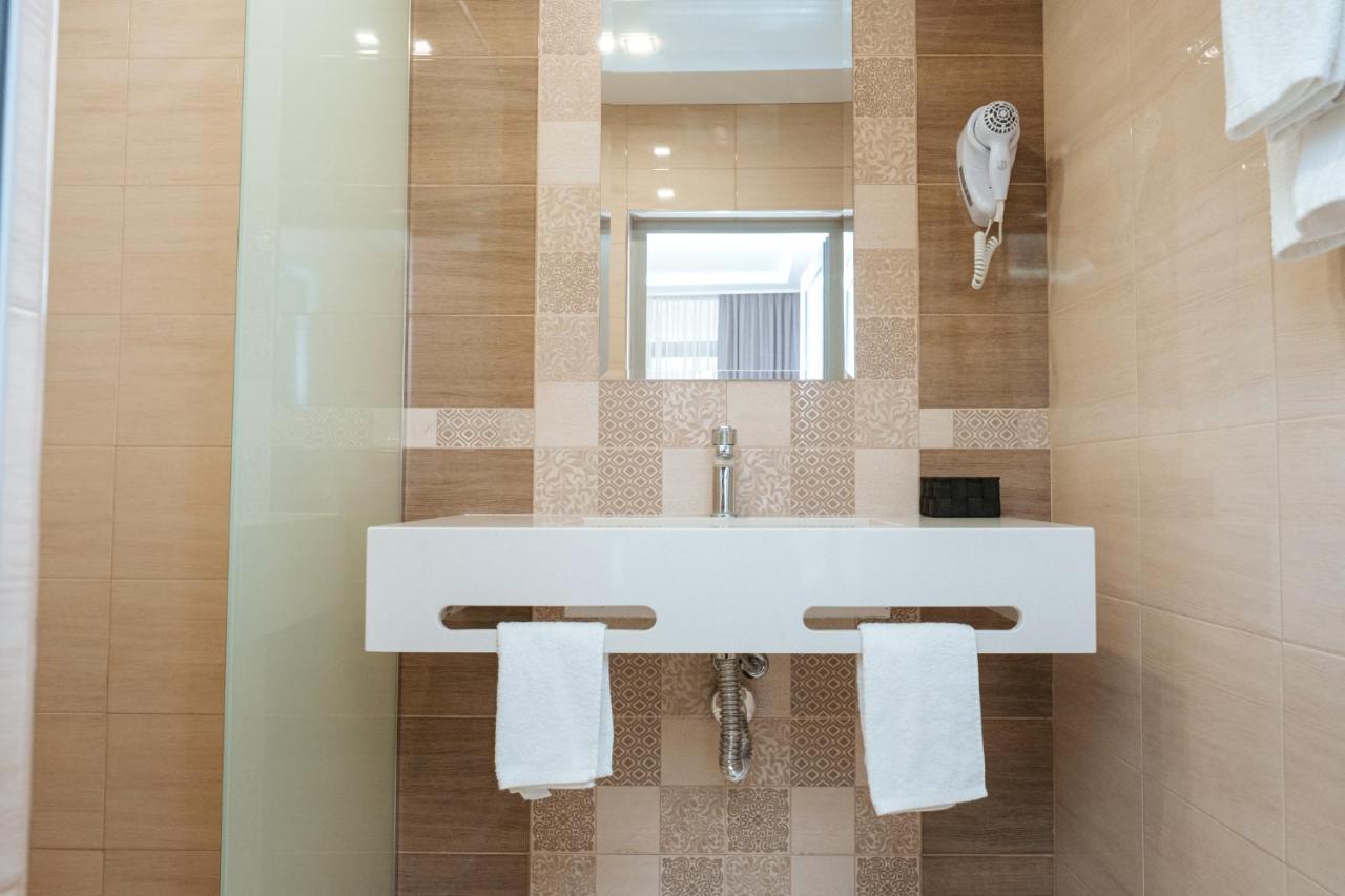 Hotel Tundzha - Renovated! Yambol エクステリア 写真