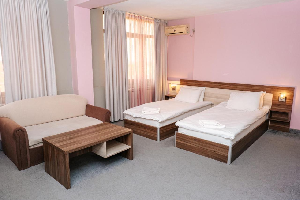 Hotel Tundzha - Renovated! Yambol エクステリア 写真