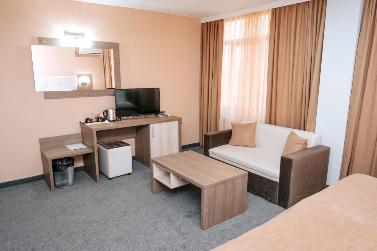 Hotel Tundzha - Renovated! Yambol エクステリア 写真